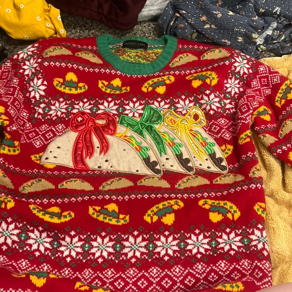 holiday sweater never worn